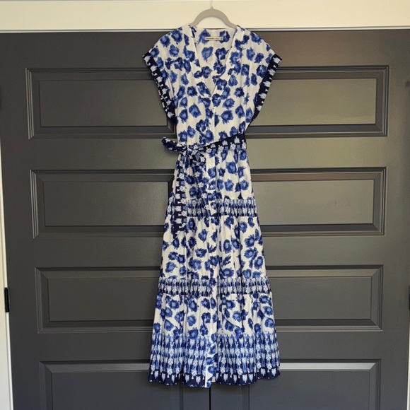 Abercrombie & Fitch Dresses & Skirts - Abercrombie & Fitch Blue and White Floral Tie-Waist Maxi Dress XXS